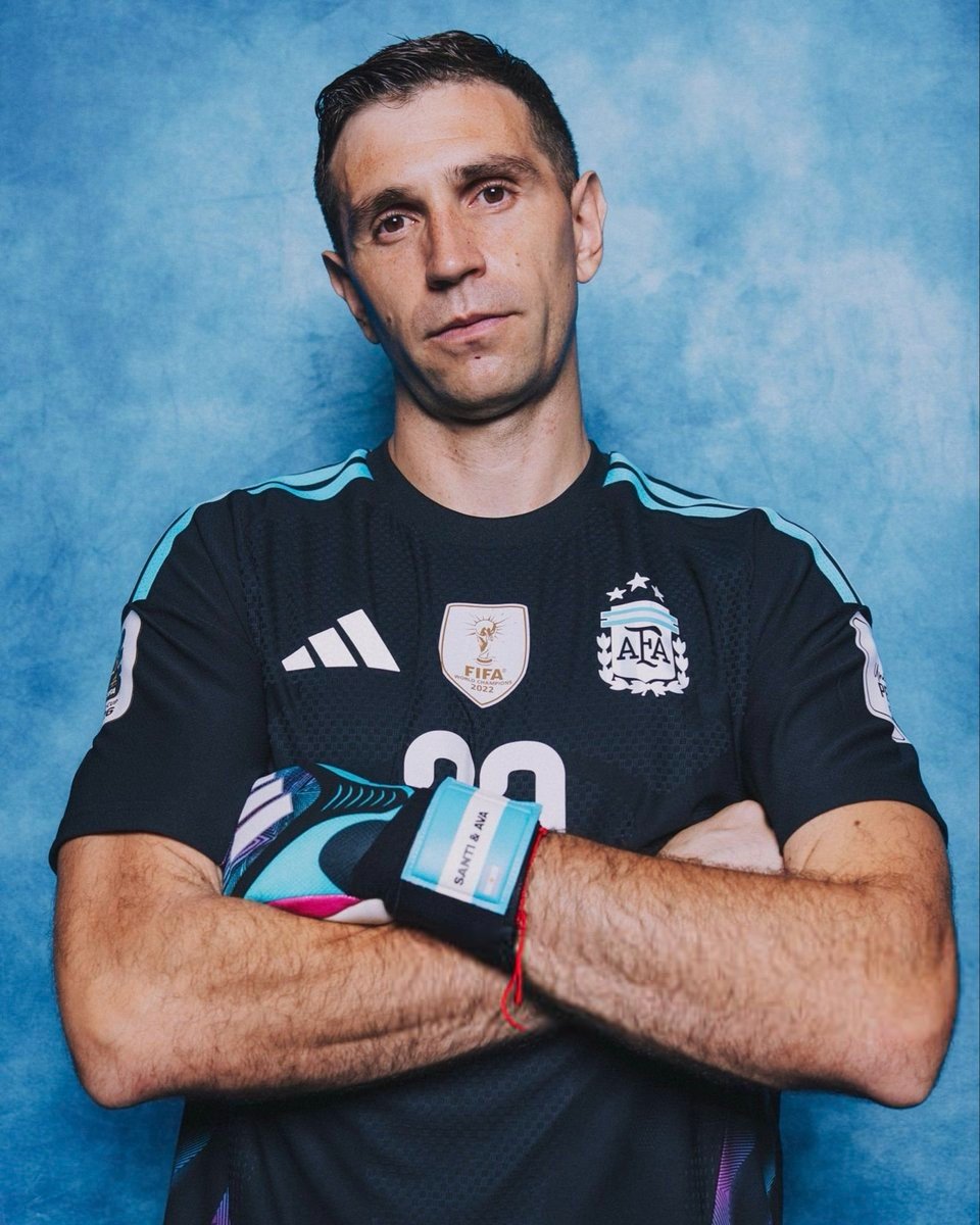 Emiliano Martinez to Wear Special Adidas Predator Gloves for 2026 World Cup - featured image