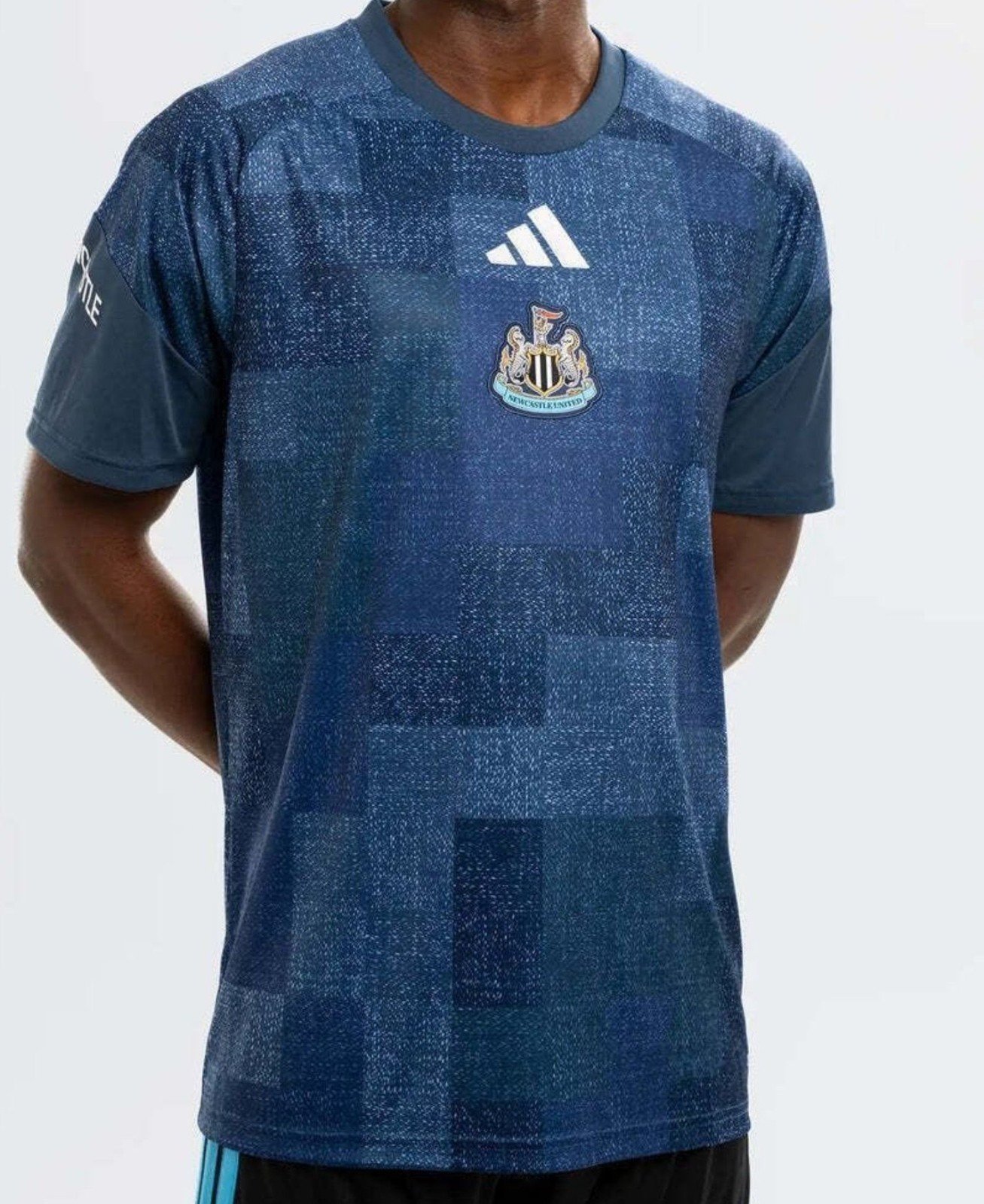Fans Compare Newcastle 26-27 Pre-Match Shirt To Hotel Carpet - featured image