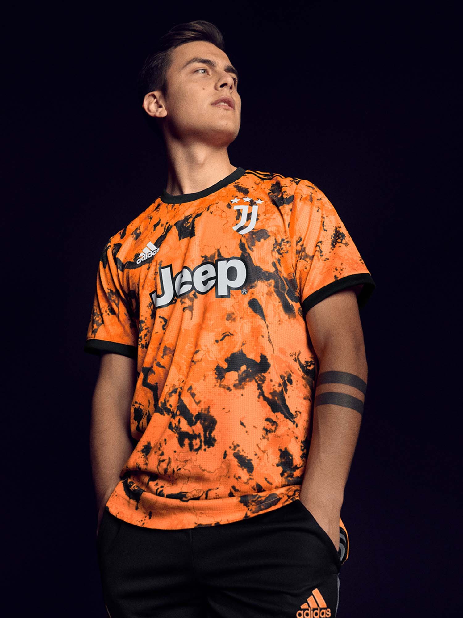 juve third kit portrait soccerbible_0006_DYBALA WEARS JUVENTUS THIRD JERSEY_1.jpg