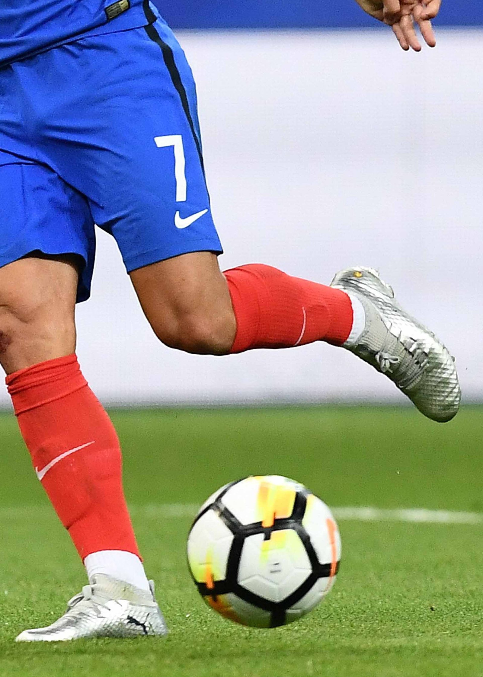 Griezmann-puma-chrome-4-min.jpg