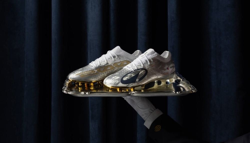 Antoine Griezmann Honoured With Special Edition Kipsta CLR Boots After Hitting 200 For Atleti - featured image