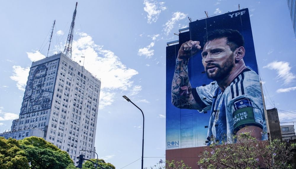 Artist Martin Ron Completes Messi Mural On First Anniversary of Argentina’s World Cup Victory - featured image