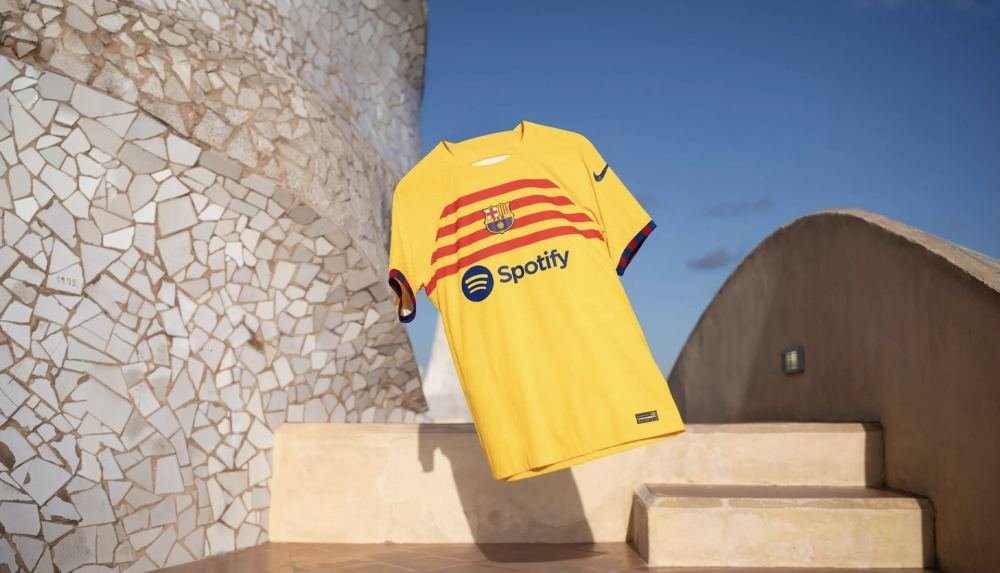Barcelona Unveil 22/23 'Senyera' Fourth Shirt - featured image