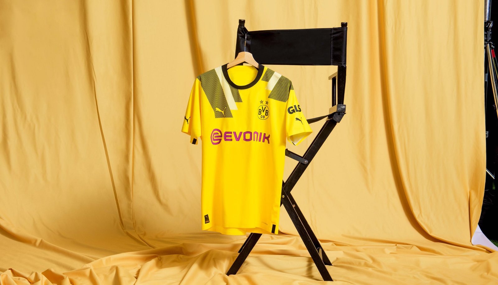 Borussia Dortmund Unveil 22/23 Third Shirt From PUMA - featured image
