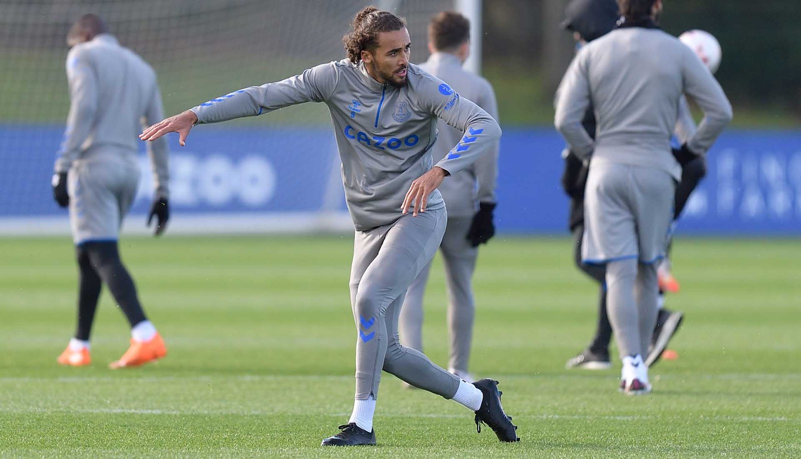 Calvert-Lewin Trains In Mystery Blackout Boot - featured image