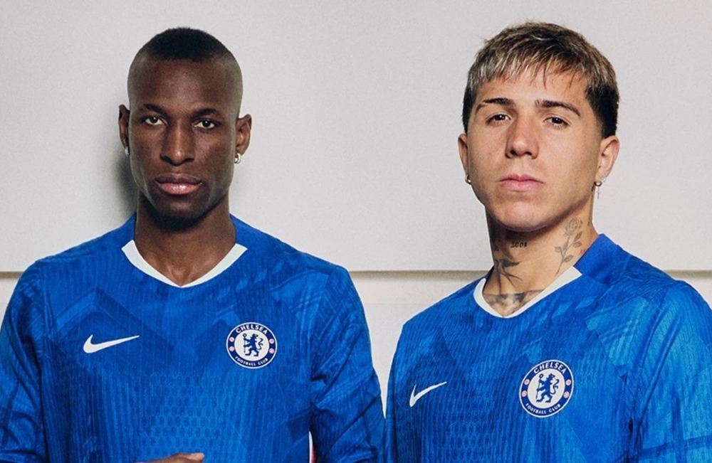 Chelsea Unveil New Nike Home Kit For Next Season - featured image