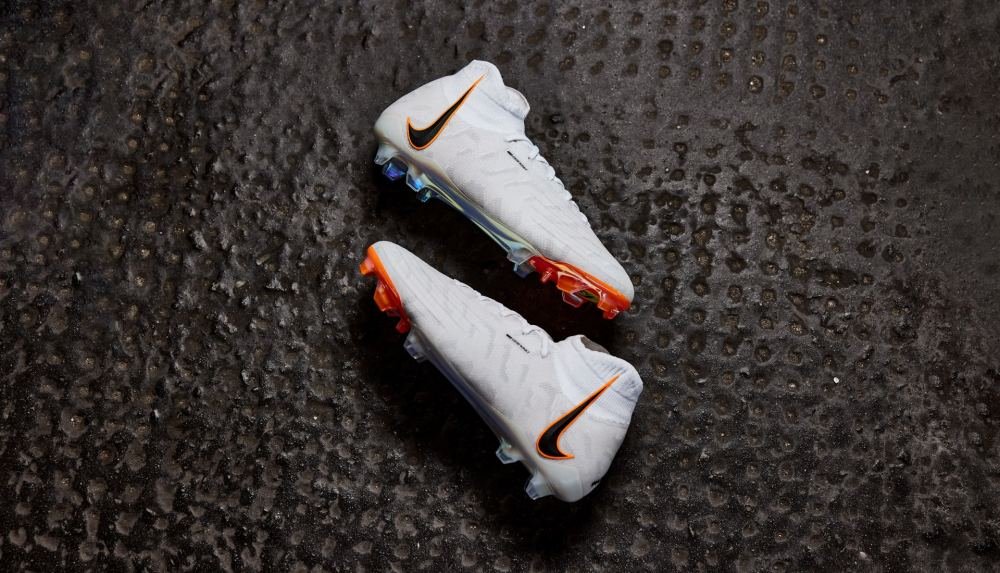 Closer Look At The Nike Phantom Luna - featured image