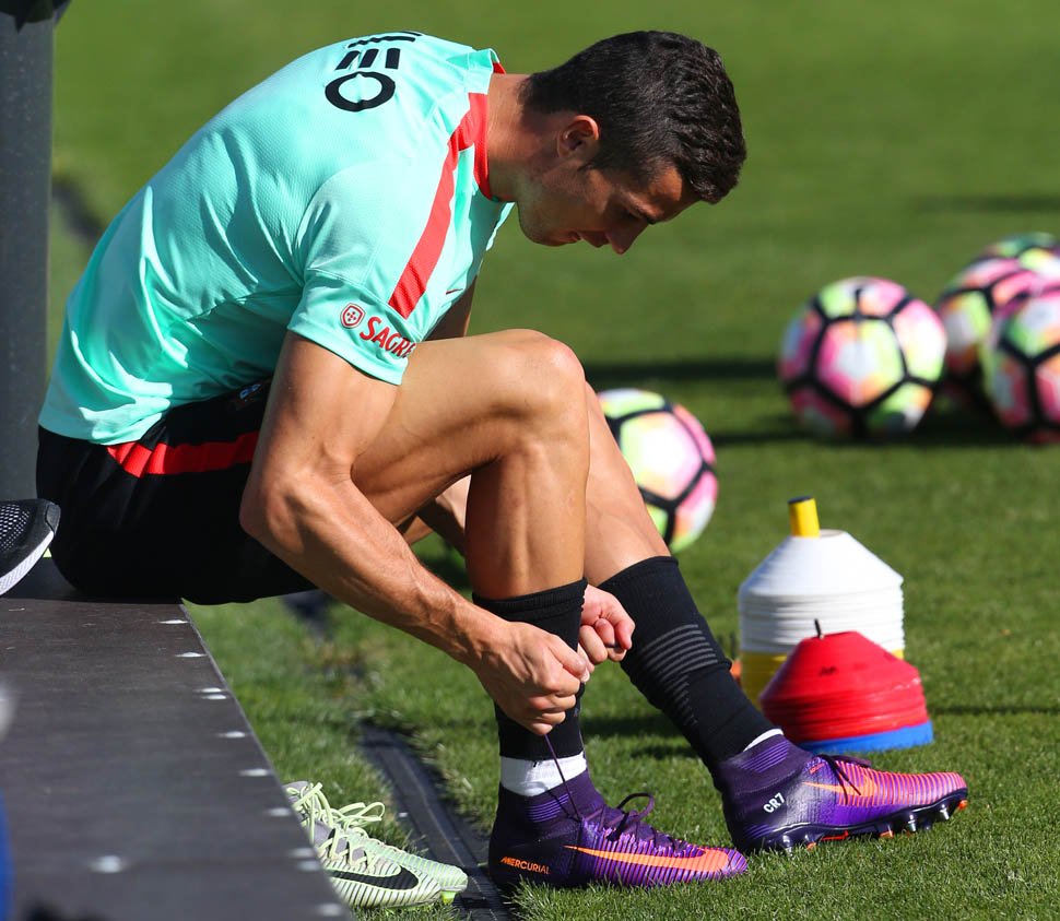 CR7 Trains In Nike Floodlights Pack - featured image