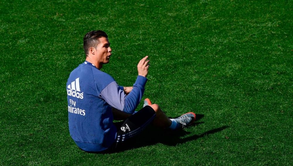 CR7 Trains in Signature Chapter 4 Mercurial - featured image