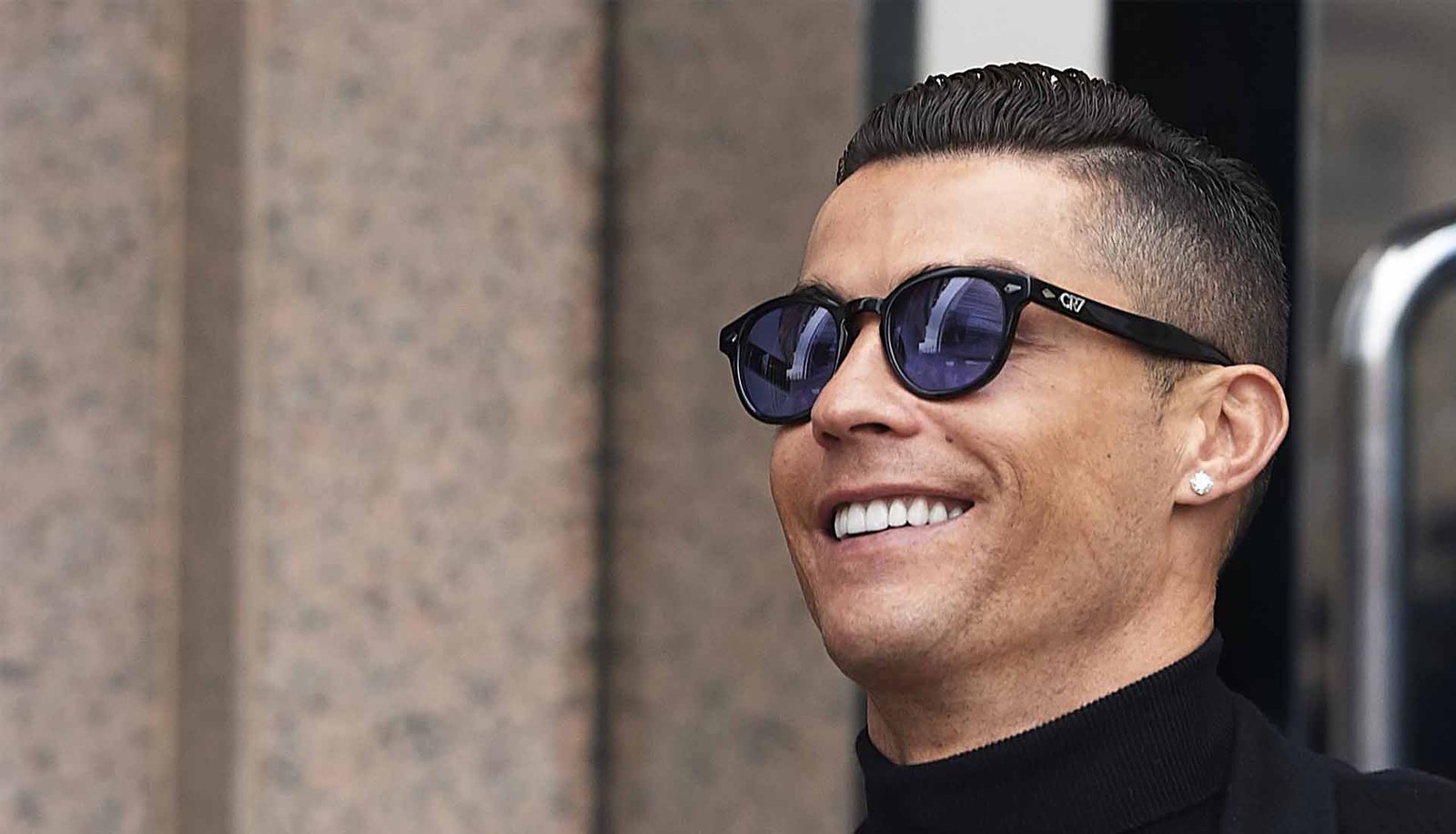 Cristiano Ronaldo Becomes First $1 Billion Football Earner - featured image