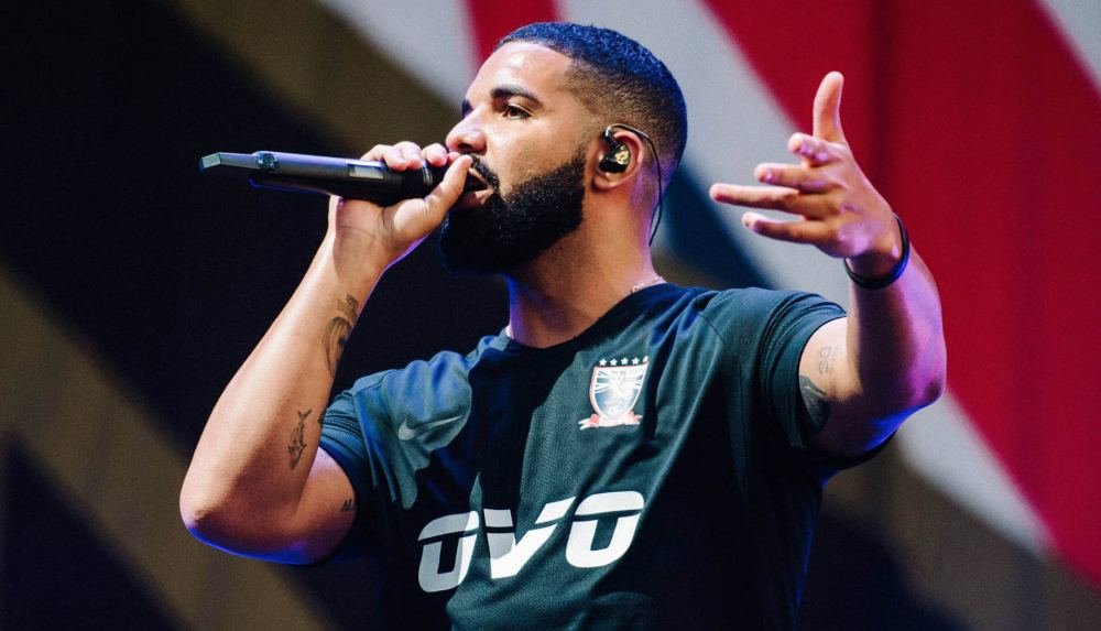 Drake Wears Nike x OVO Football Jersey at Wireless Festival - featured image