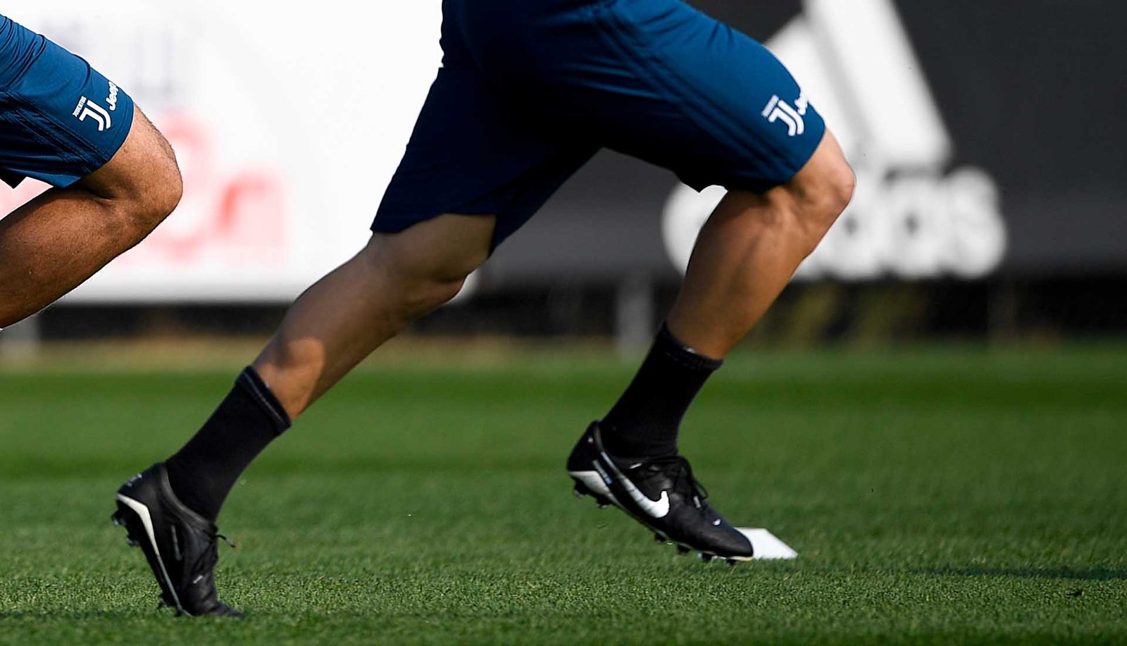 Gonzalo Higuain Trains In Nike Hypervenom GX - featured image