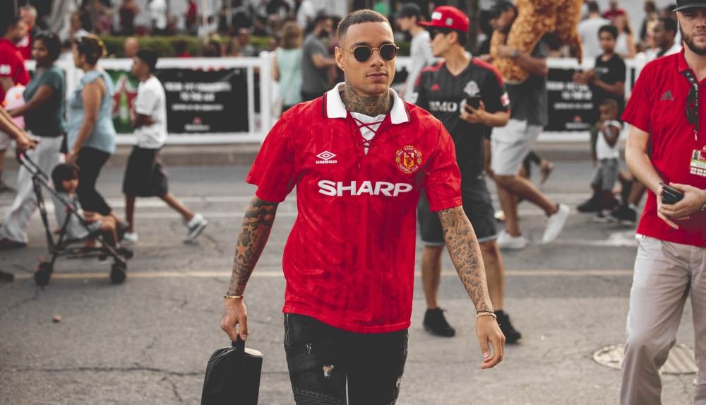 Gregory Van Der Wiel Wears Retro Cantona Shirt to Toronto FC Match - featured image