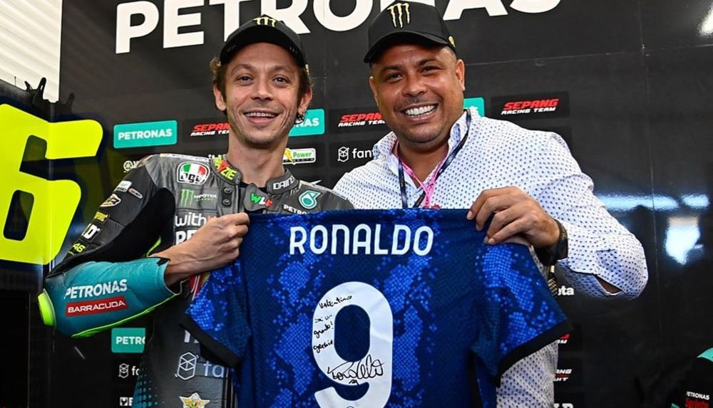 Inter & Ronaldo Honour Valentino Rossi's Retirement - featured image