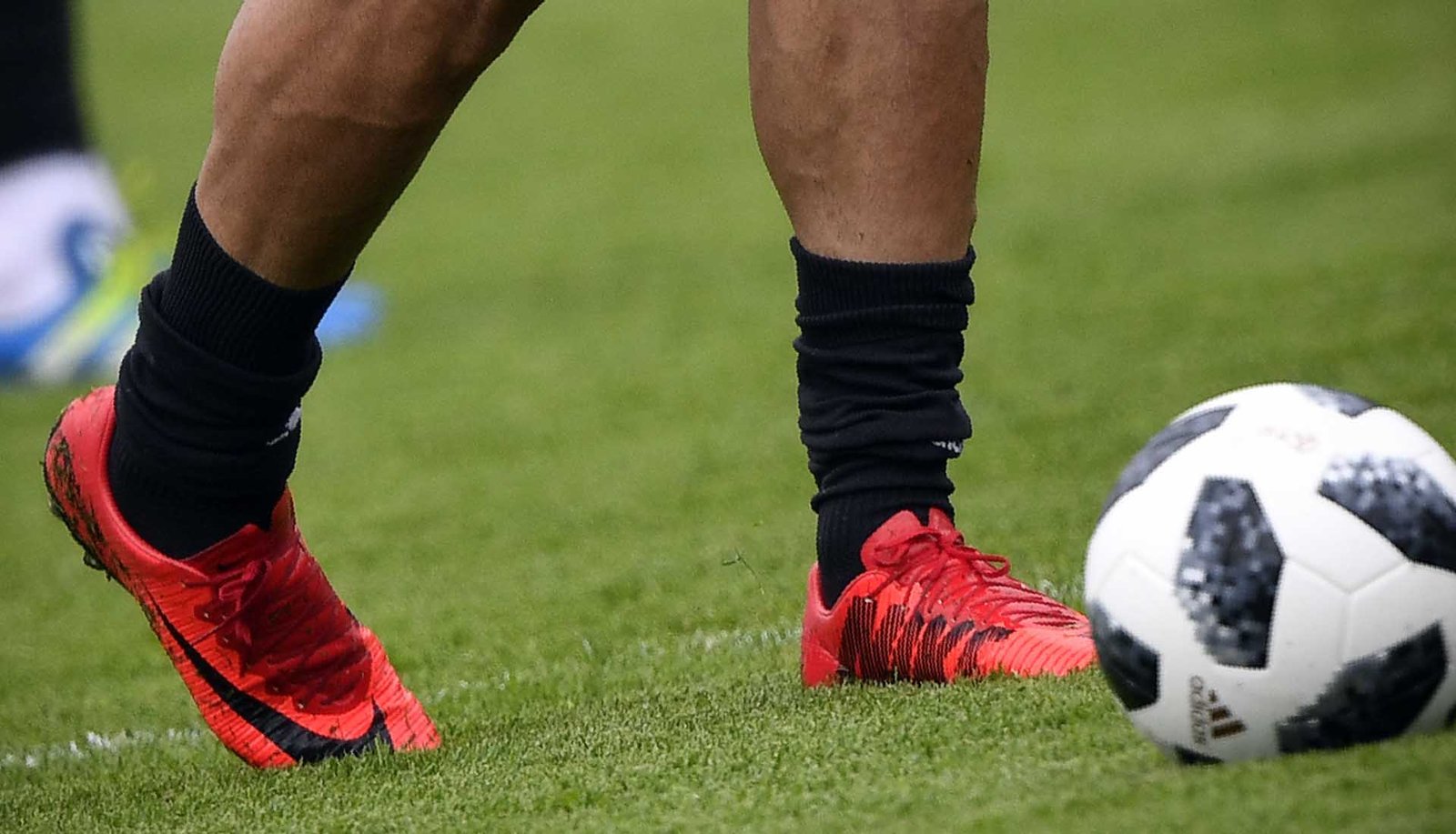 Iran Coach Carlos Queiroz Slams Nike For Refusing To Supply Players With Boots - featured image