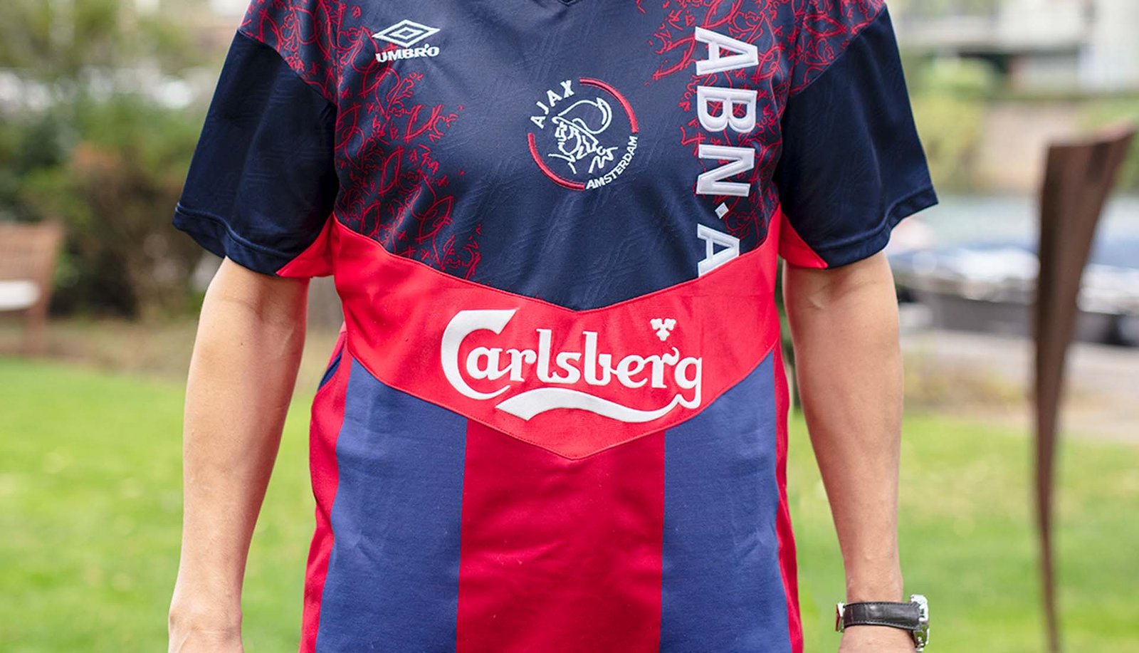 Jari Litmanen Receives Career Mash-Up Shirt - featured image