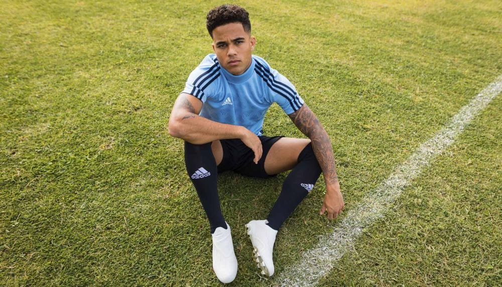 Justin Kluivert Officially Joins adidas - featured image