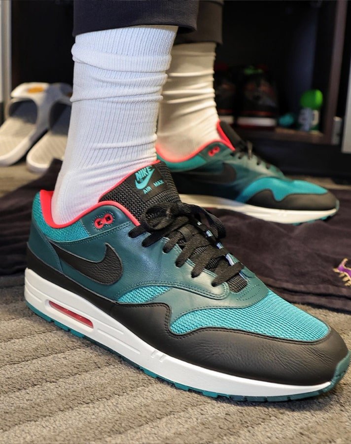 lebron 2-min.jpg