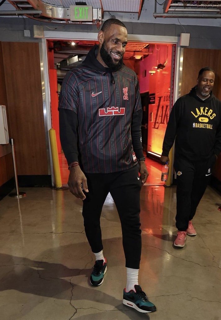 lebron 1-min.jpg