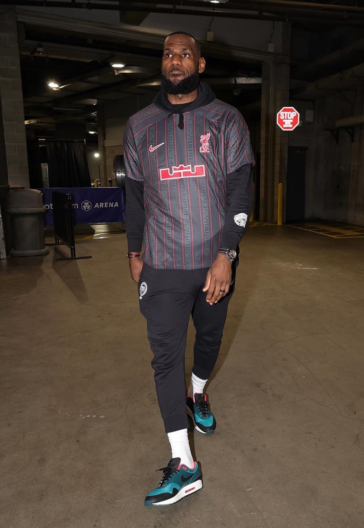 lebron 6-min.jpg