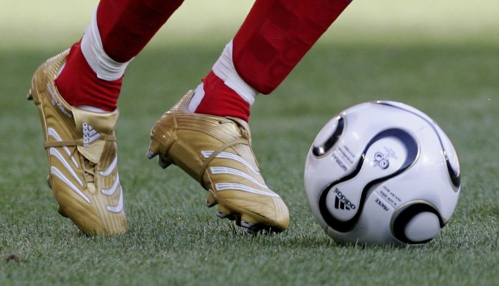 Looking Back At The Original adidas Predator Absolute 'Gold/White' - featured image