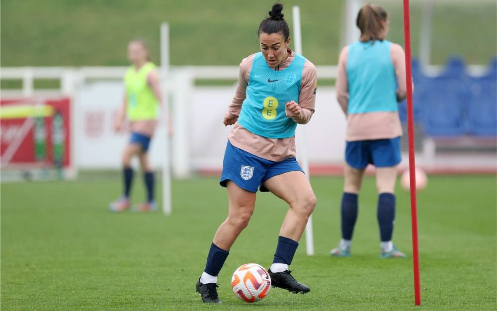 Lucy Bronze Trains In Next Gen Nike Tiempo - featured image