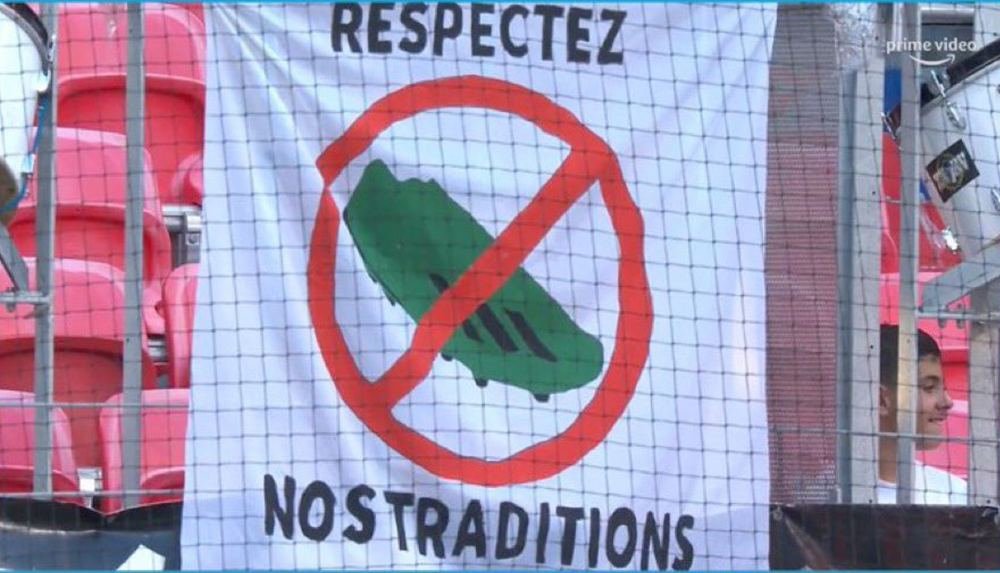 Lyon Fans Protest Over Players Wearing Green Boots - featured image