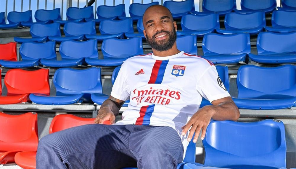 Lyon Use Lacazette Unveiling To Reveal 22/23 Home Shirt - featured image
