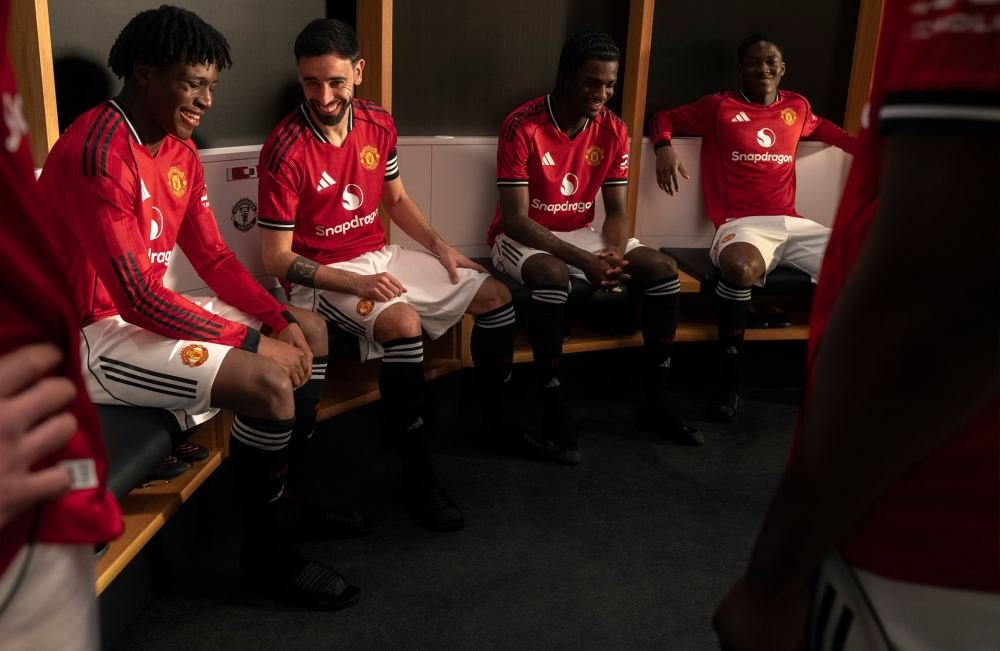 Manchester United & adidas Unveil New Home Kit Inspired By Old Trafford - featured image
