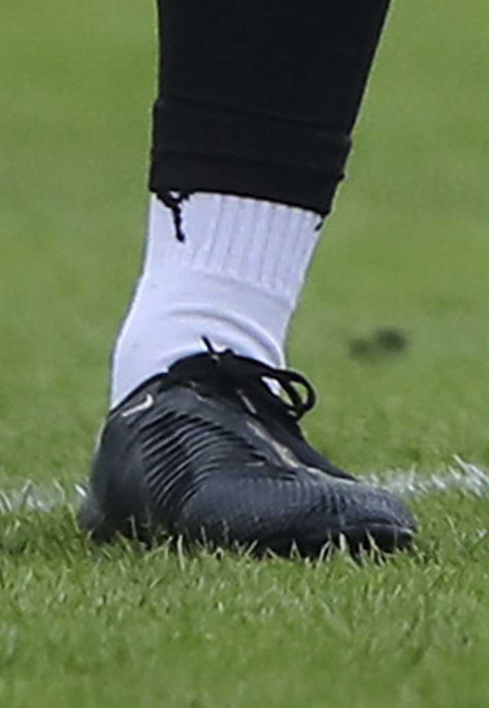 gotze-blackout-2-min.jpg