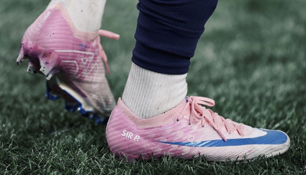 Megan Rapinoe Wears Signature Nike Mercurial In Last Career Game - featured image