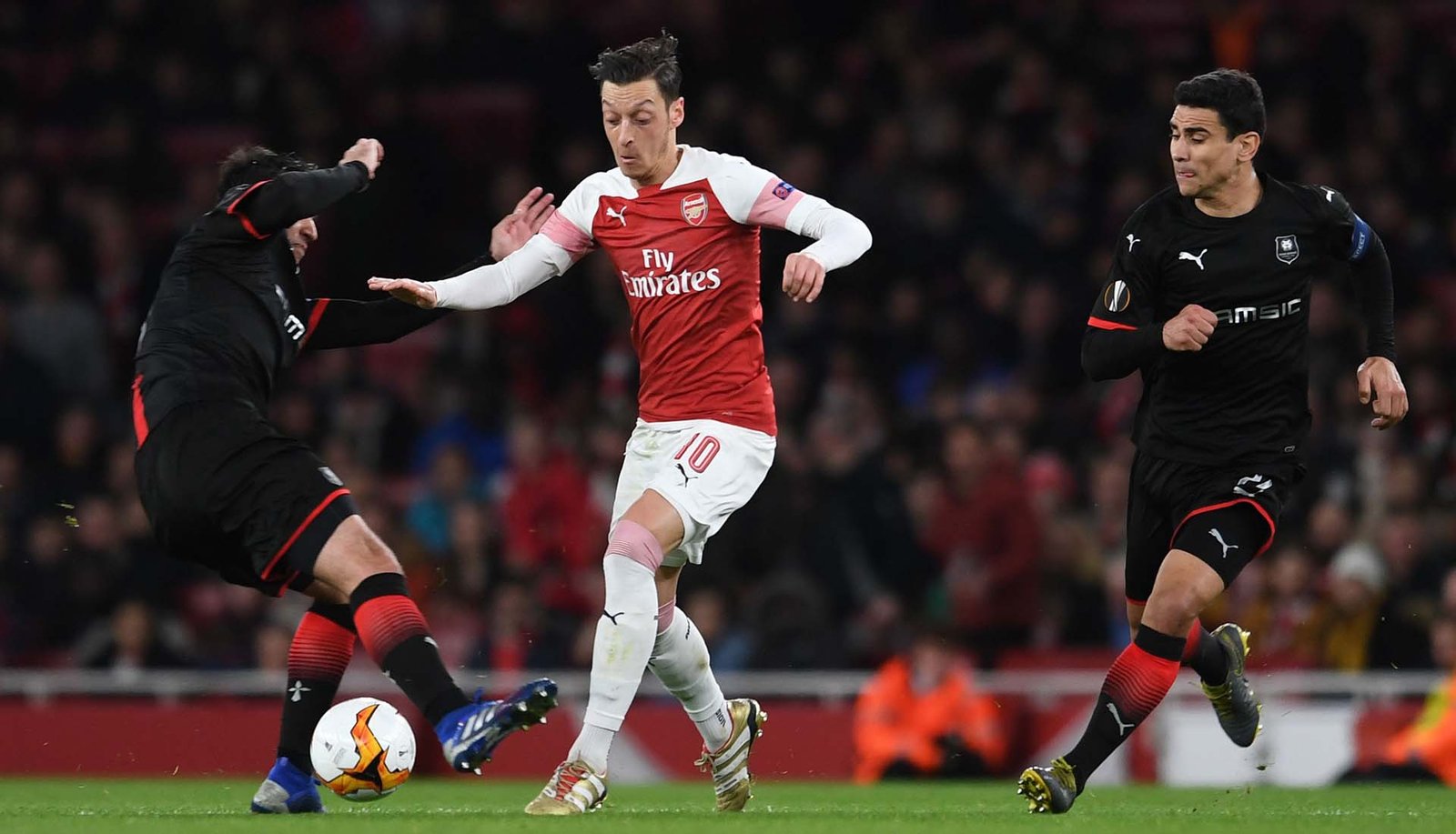 Mesut Ozil Wears '25 Years of Predator' Zidane Accelerator - featured image