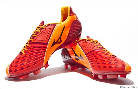 Mizuno hook up their Wave Ignitus 3 with a bright new vibe. - featured image