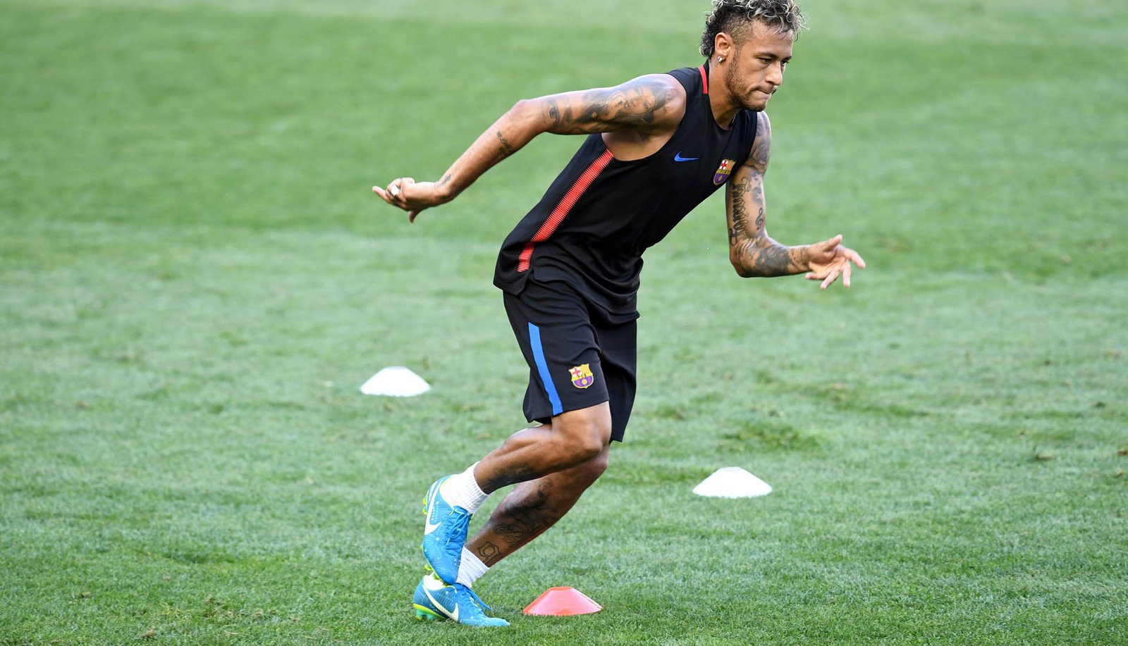 Neymar Debuts First Signature Mercurial - featured image