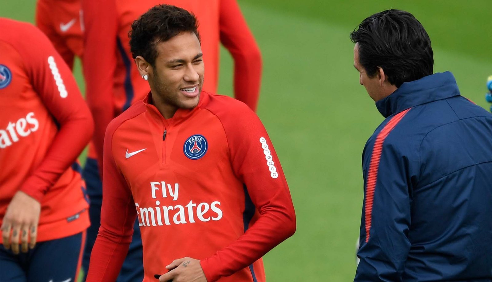 Neymar Trains In Black Out Mercurial Vapor - featured image