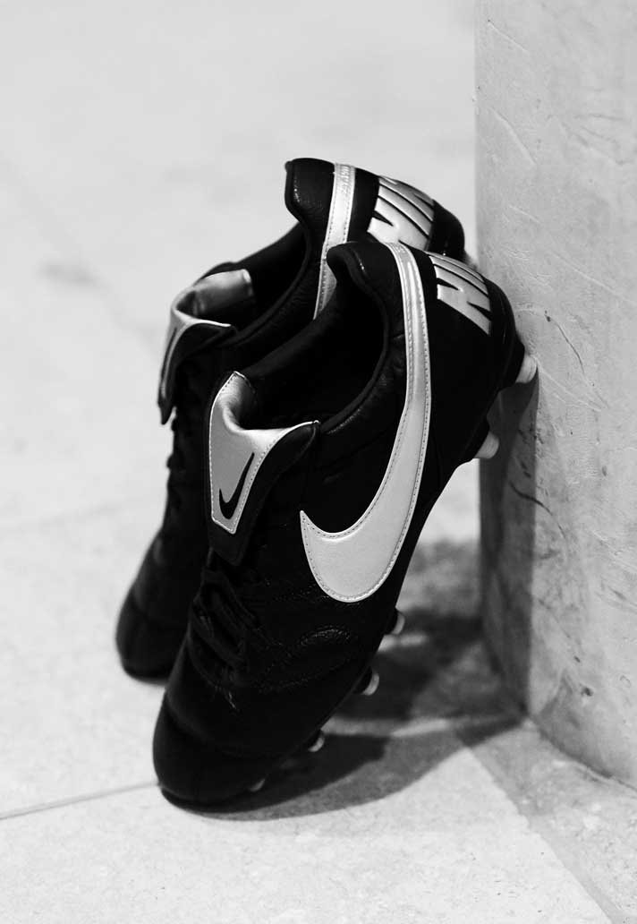 1-nike-premier-ii-black-silver-min.jpg