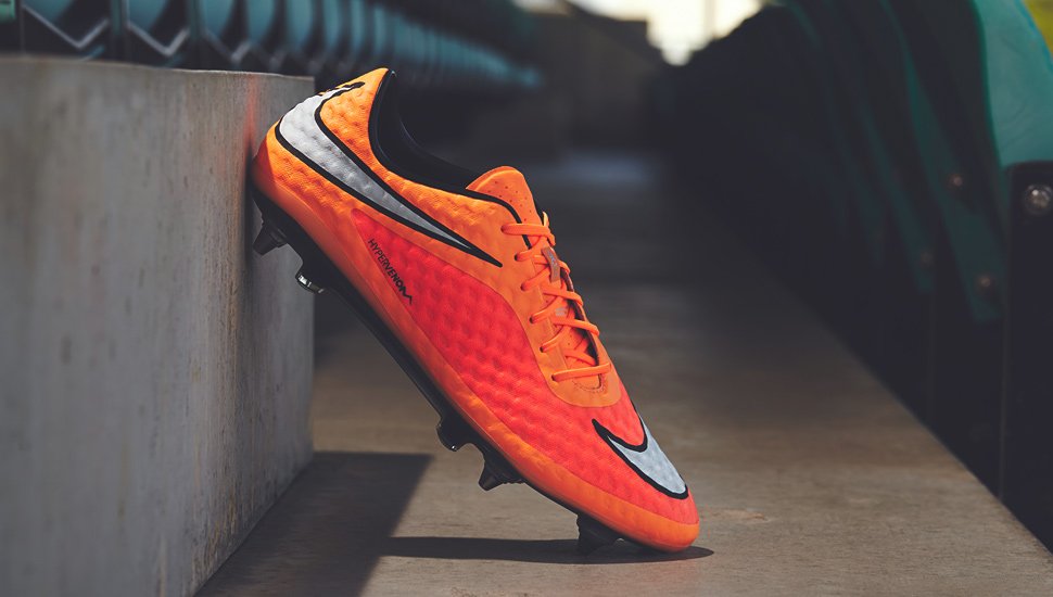 Nike HyperVenom Phantom "Hyper Crimson" - featured image