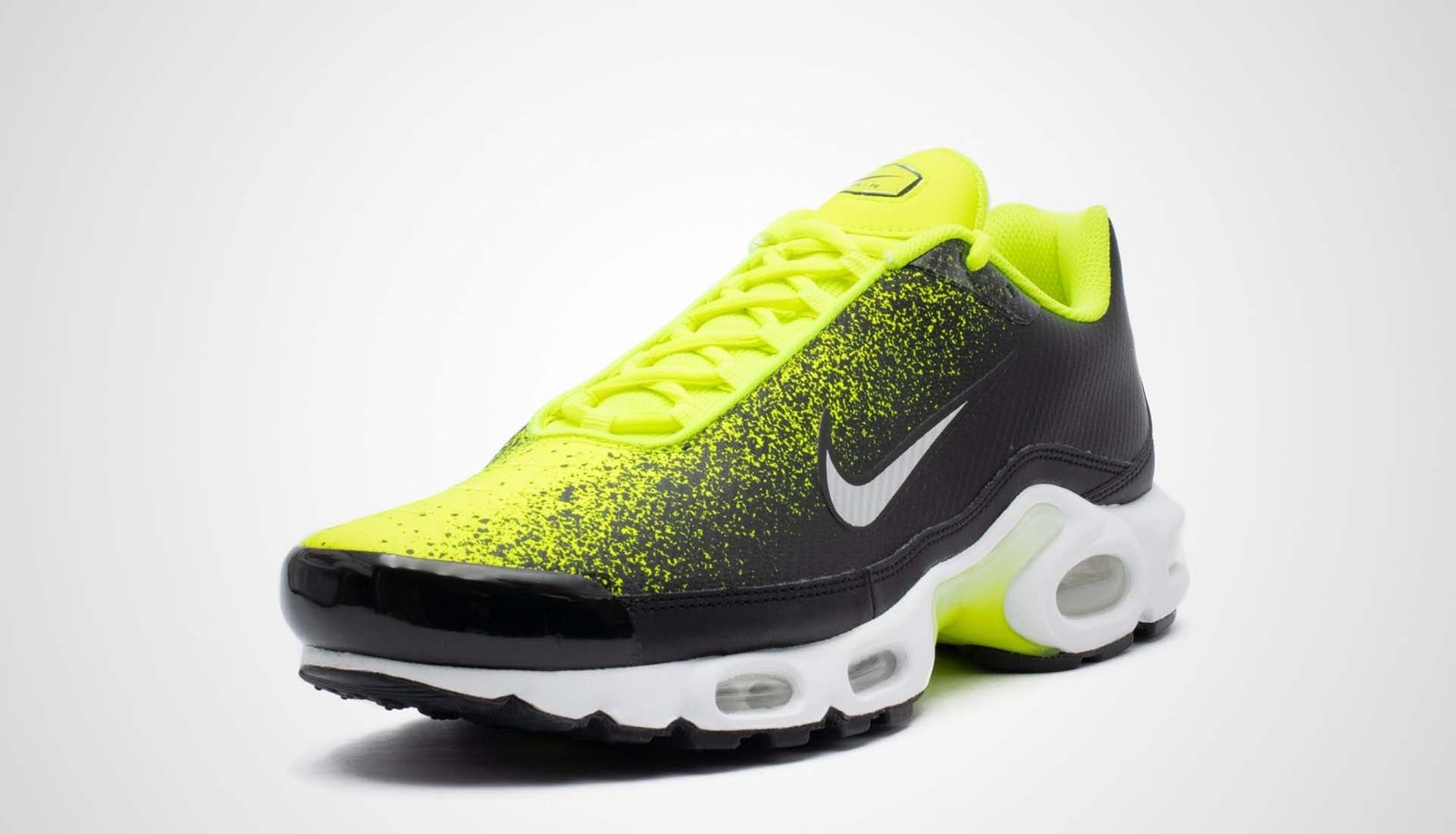 Nike Launch Air Max Plus With More 'Euphoria Mode' Stylings - featured image