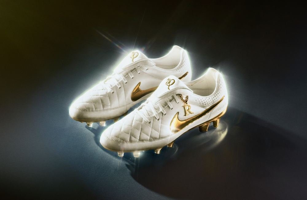 Nike Launch New R10 Tiempo Legend 'Touch Of Gold' - featured image