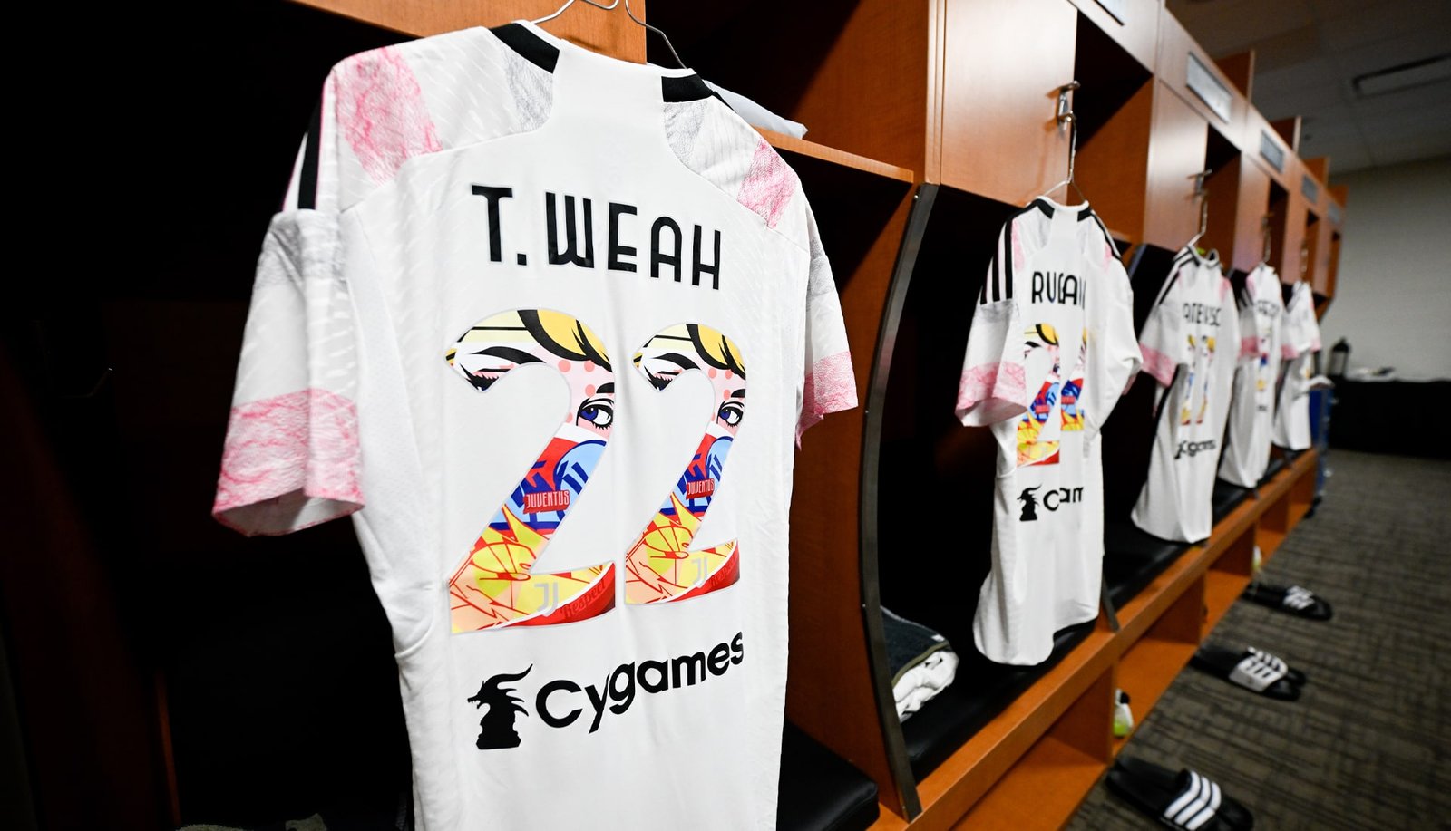 Real Madrid & Juventus Wear Numbers Designed By Graffiti Artist Sen2 - featured image