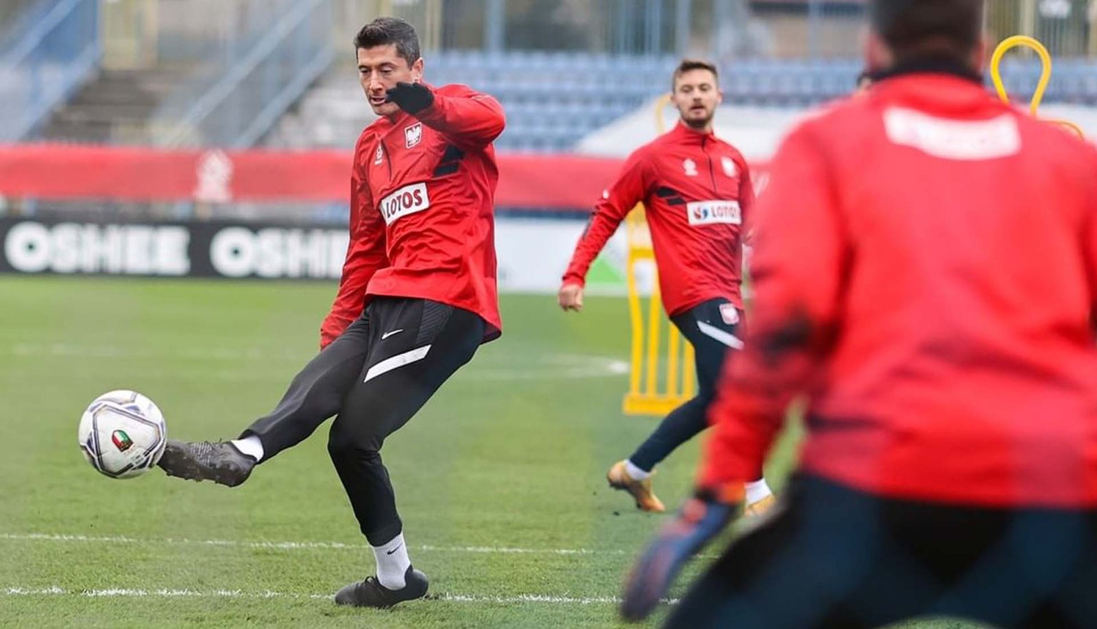 Robert Lewandowski Trains In Next-Gen PUMA Future - featured image