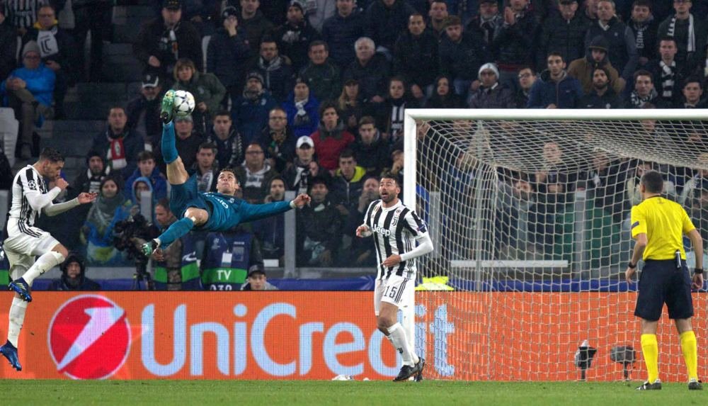 Ronaldo Wonder Goal Immortalised In Crystal Portrait - featured image