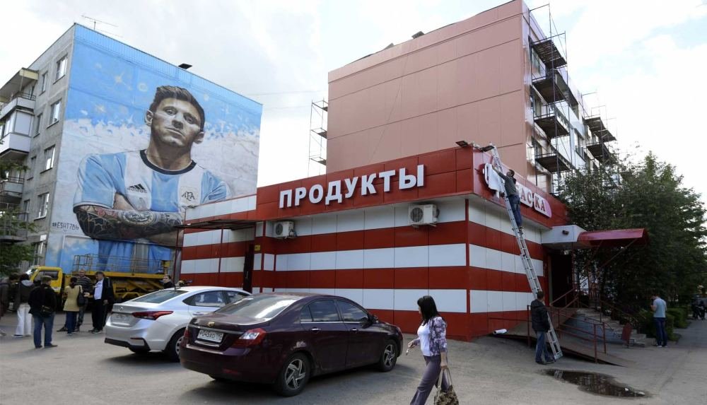 Russian Street Artist Creates Messi Mural in Moscow - featured image