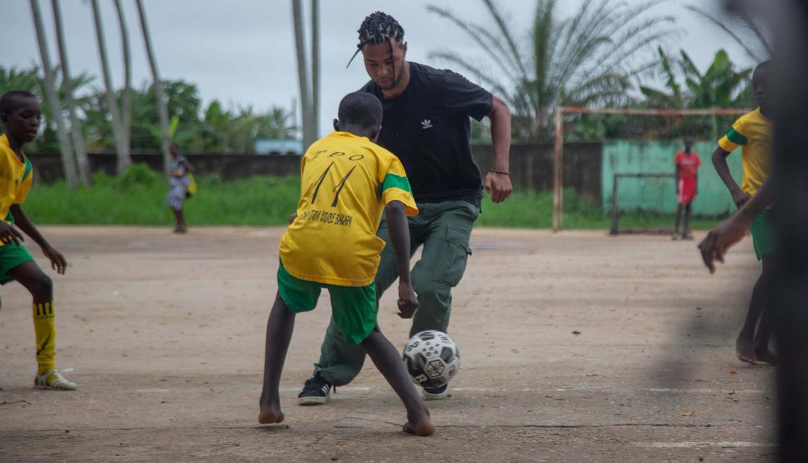 Serge Gnabry Heads To The Ivory Coast With Common Goal - featured image