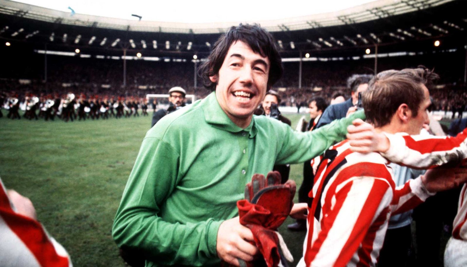 Stoke City Reveal Specially Commissioned Gordon Banks Tribute Shirt - featured image