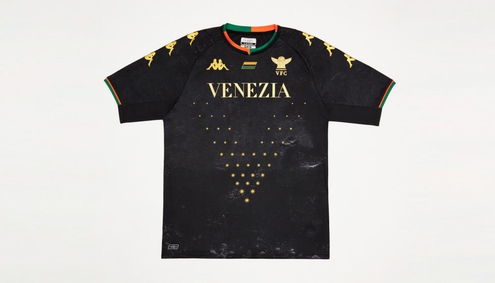 Twitter Reacts To Venezia FC's 21/22 Home Shirt - featured image