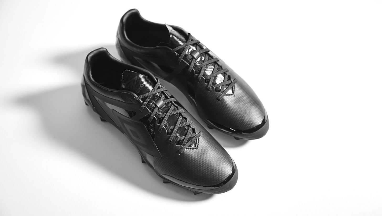 Umbro Velocita "Black/Black" - featured image