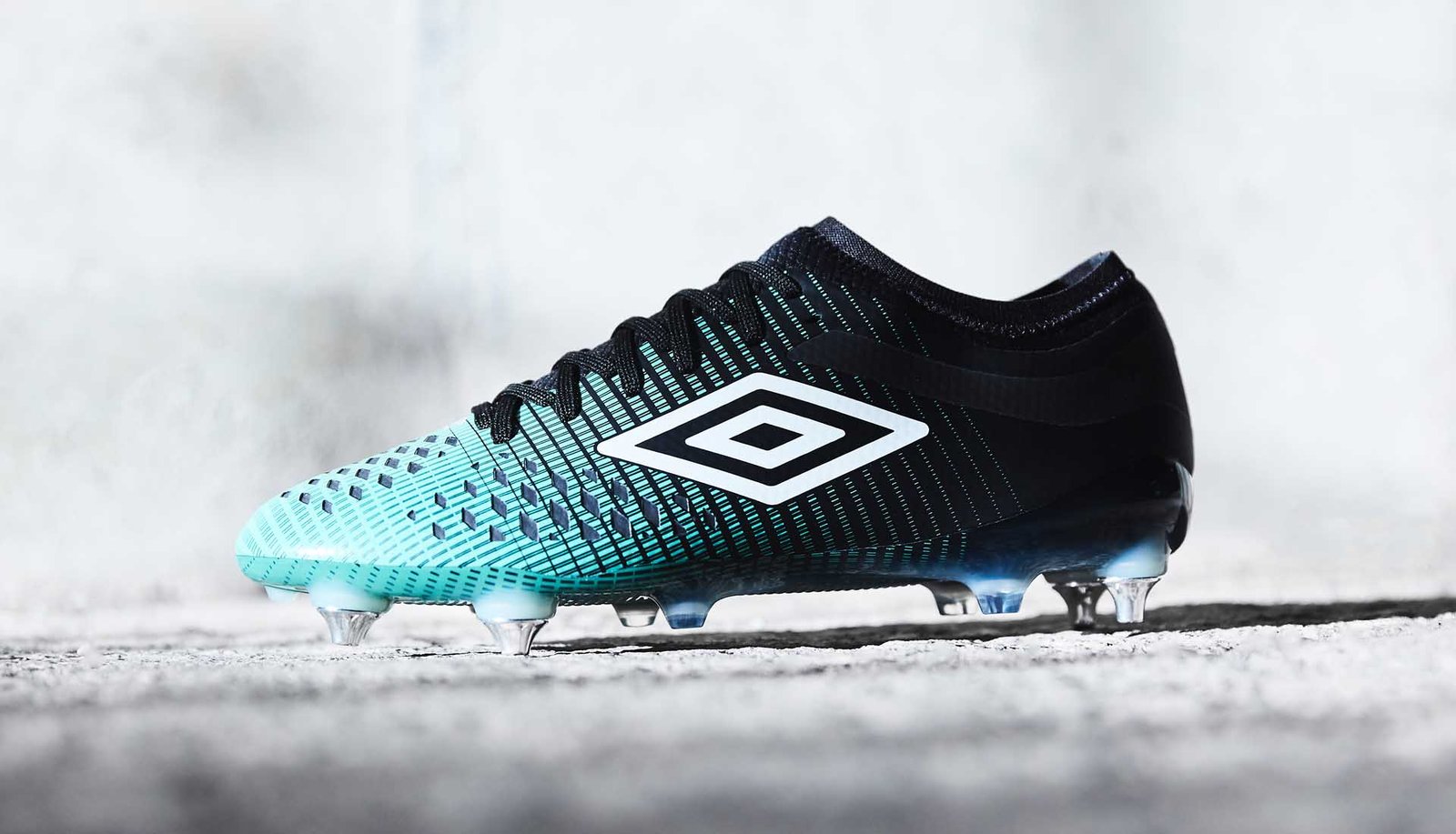 Umbro Velocita IV "Black/Marine Green" - featured image