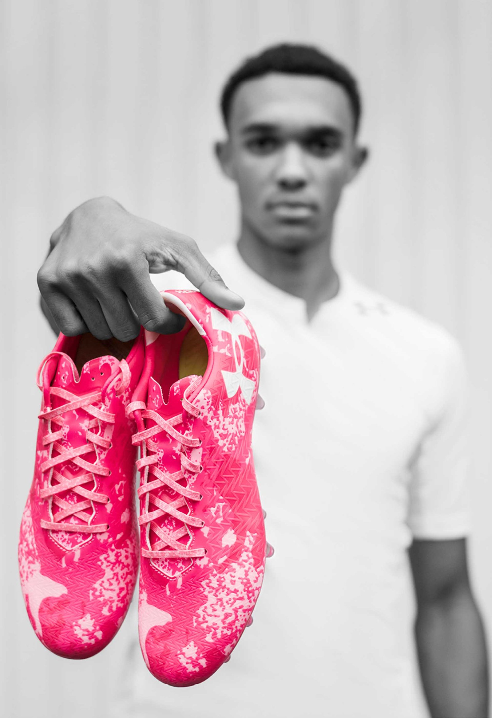 under-armour-clutchfit-pink-8-min.jpg