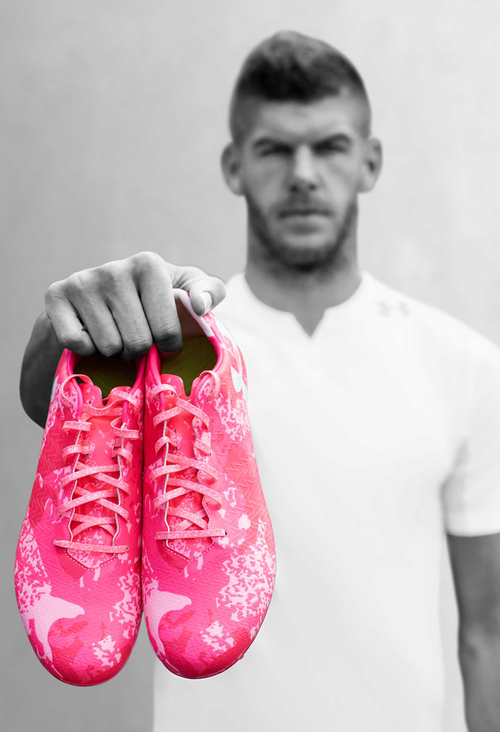 under-armour-clutchfit-pink-7-min.jpg